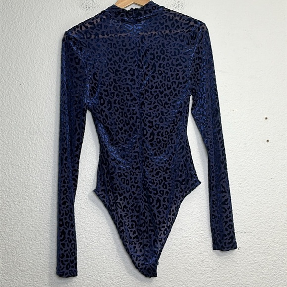 Bardot Adoni Blue Leopard Women’s Bodysuit Size 8 Mock Neck Velvet Long Sleeve - Picture 4 of 11